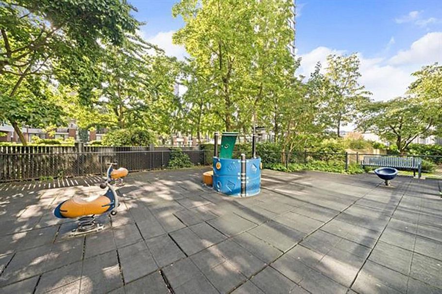 2403 928 Homer Street Vancouver, BC - 2