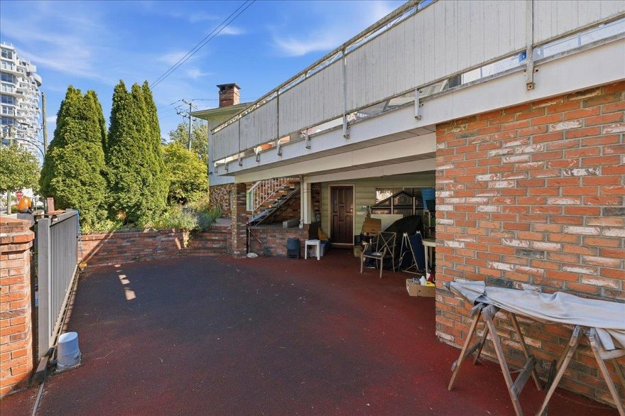 2095 E 31st Avenue Vancouver, BC - 24