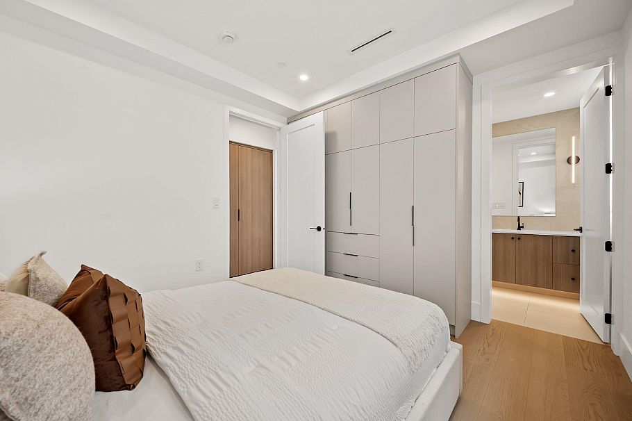 1- 2547 E 2nd Avenue Vancouver, BC - 26