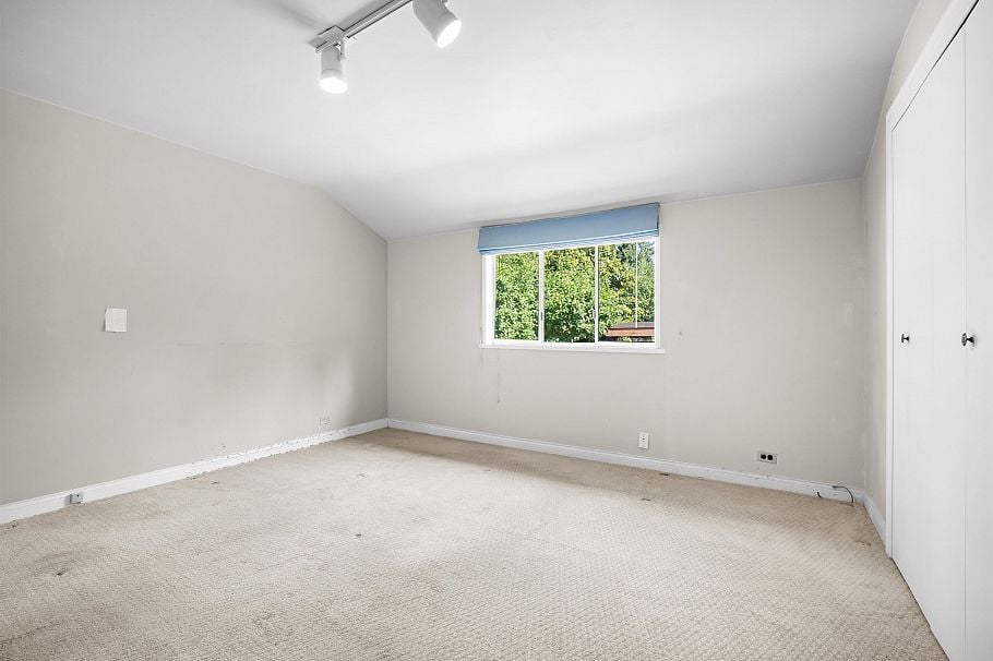 1116 W 20th Street North Vancouver, BC - 19