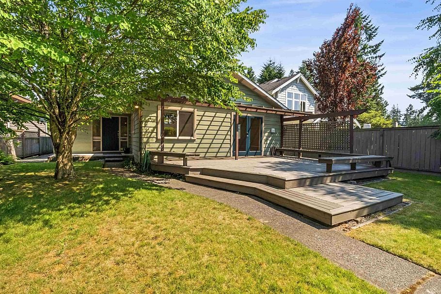 1116 W 20th Street North Vancouver, BC - 1