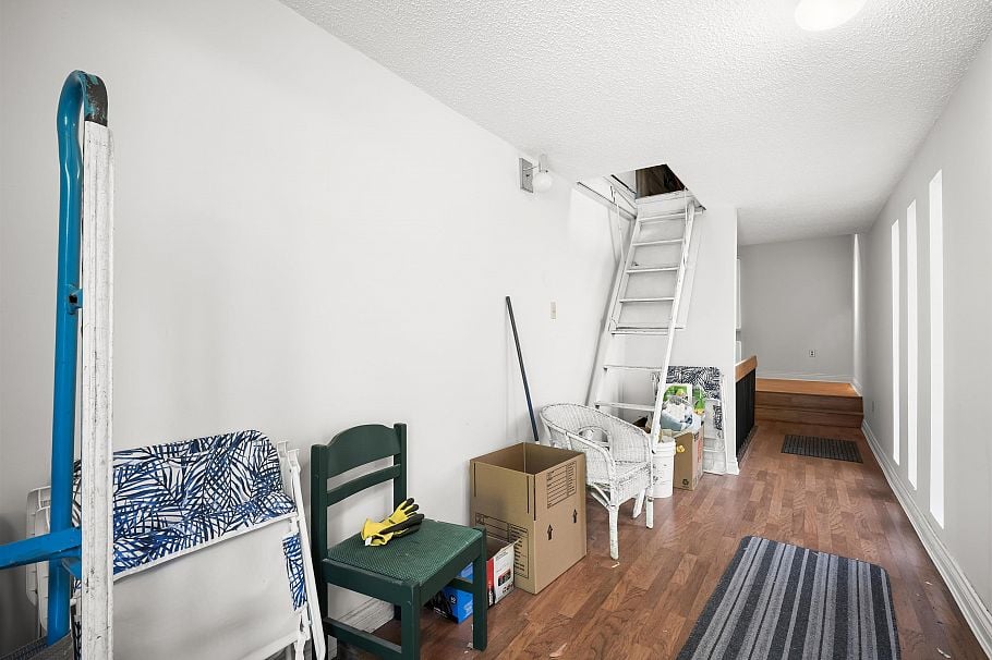 1116 W 20th Street North Vancouver, BC - 17