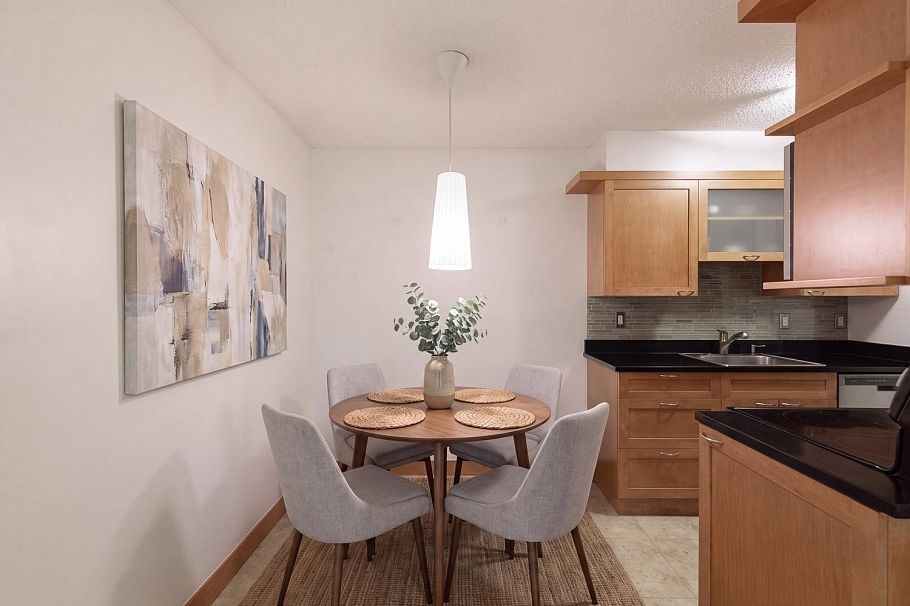 203 3680 W 7th Avenue Vancouver, BC - 5