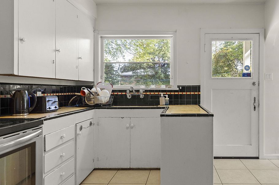 4691 W 5th Avenue Vancouver, BC - 13