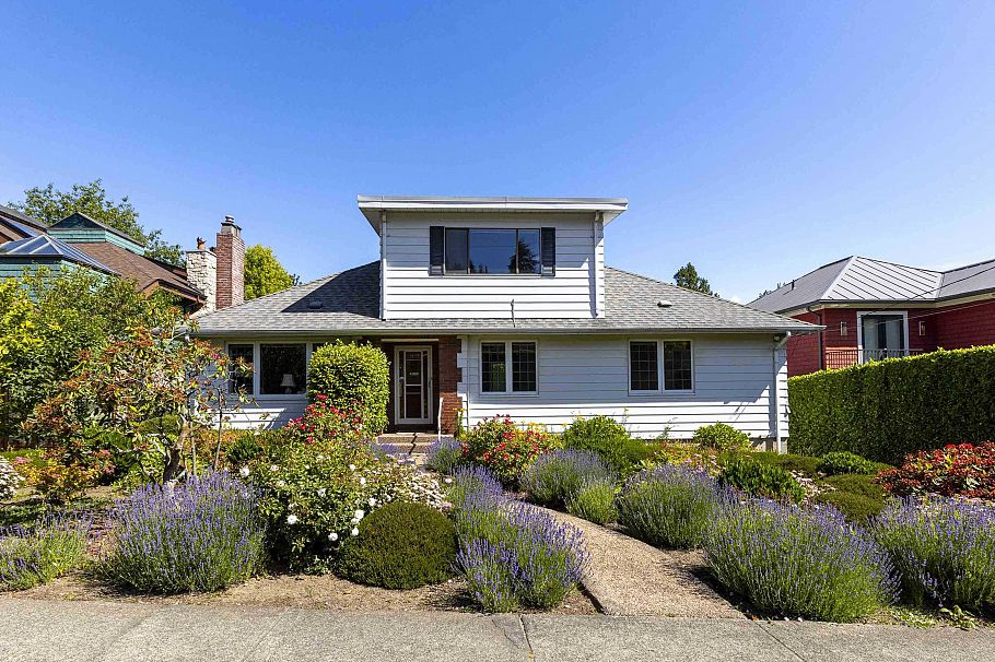 4355 W 3rd Avenue Vancouver, BC - 2
