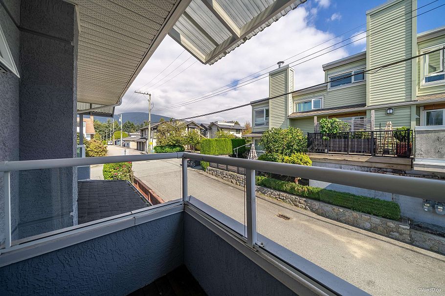 215 W 18th Street North Vancouver, BC - 18