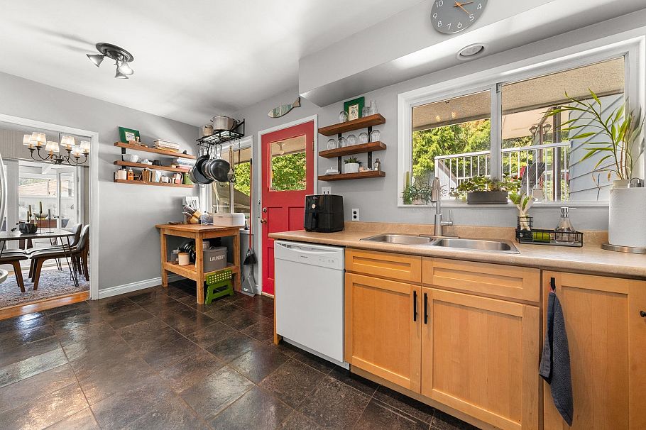 674 Blueridge Avenue North Vancouver, BC - 16