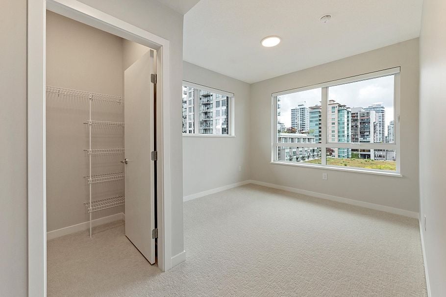 602 110 E 17th Street North Vancouver, BC - 17