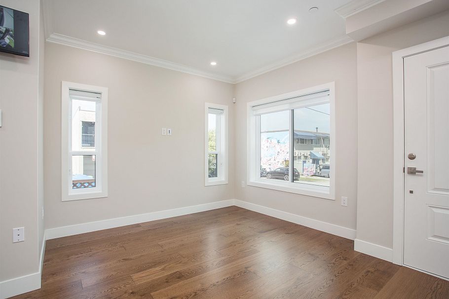 2028 E 42nd Avenue Vancouver, BC - 9