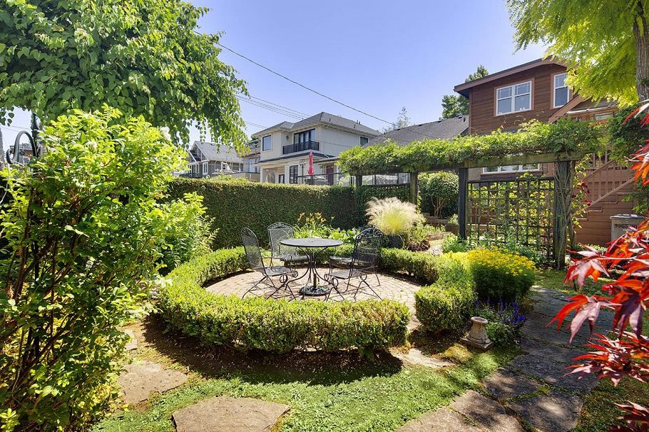 3963 W 18th Avenue Vancouver, BC - 4