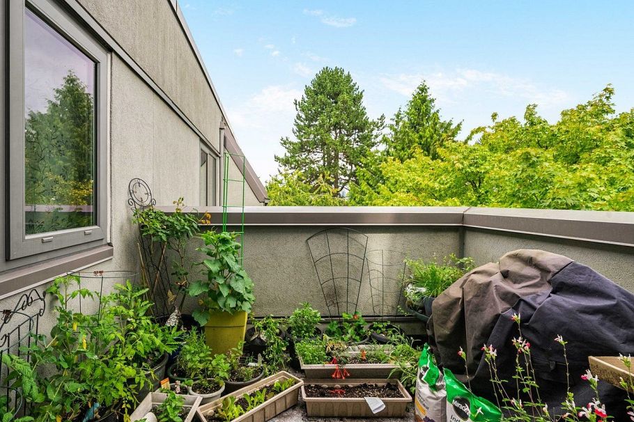 1330 W 7th Avenue Vancouver, BC - 22