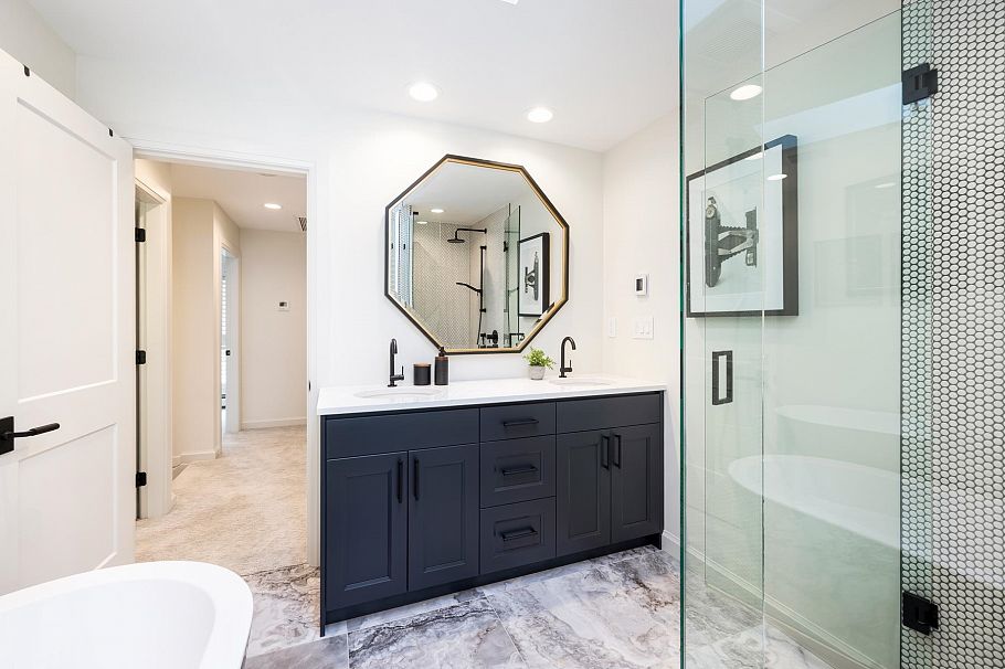 1018 W 19th Street North Vancouver, BC - 25