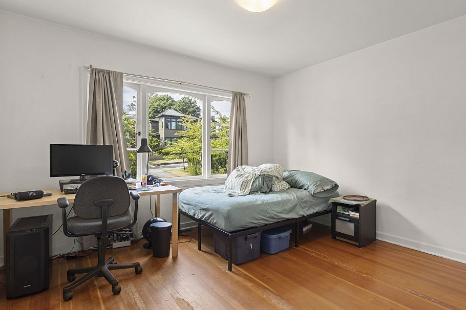 4691 W 5th Avenue Vancouver, BC - 17