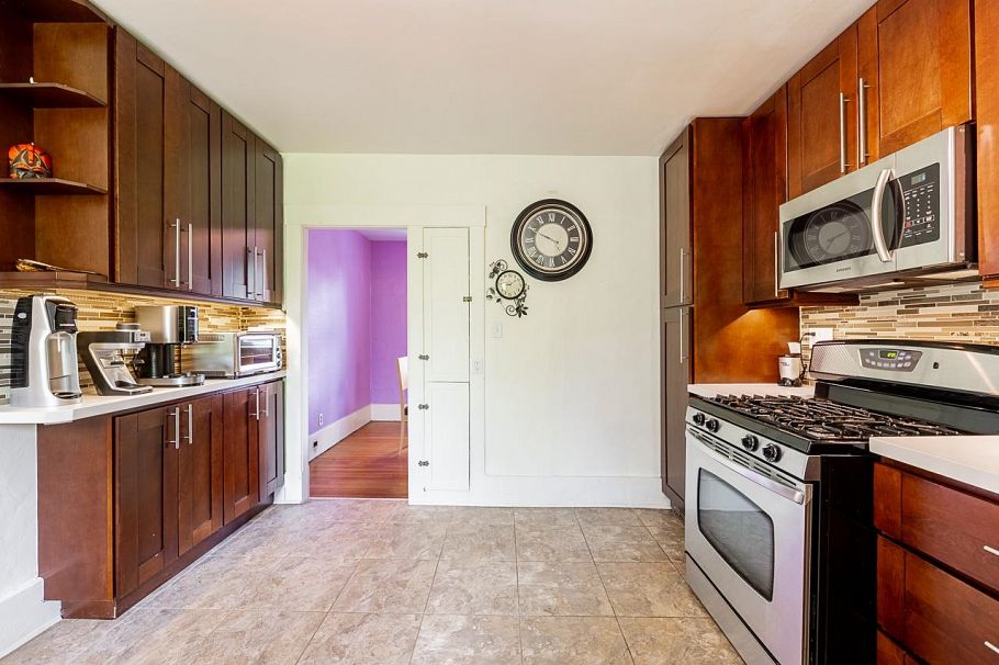 264 W Queens Road North Vancouver, BC - 8