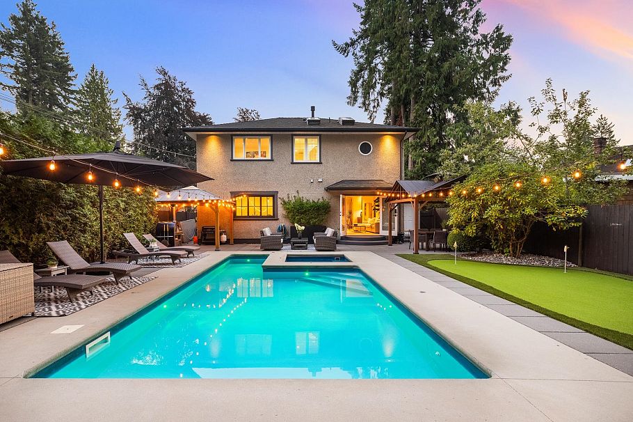 1018 W 19th Street North Vancouver, BC - 38