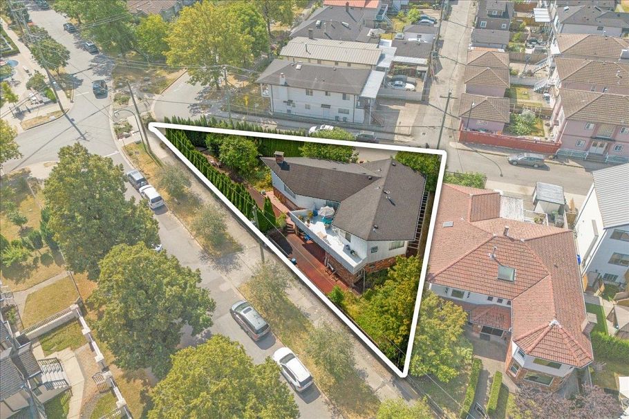 2095 E 31st Avenue Vancouver, BC - 34