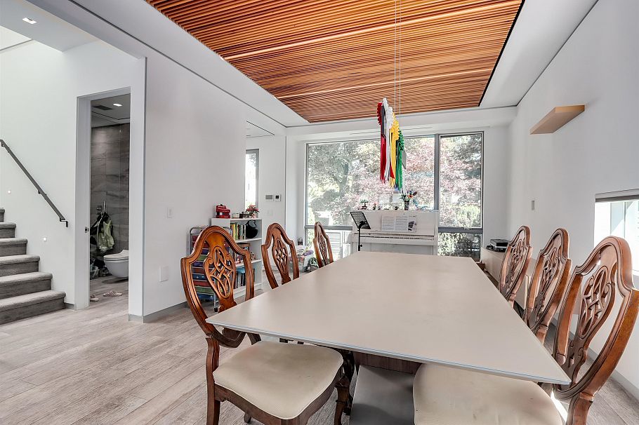 4368 W 15th Avenue Vancouver, BC - 5
