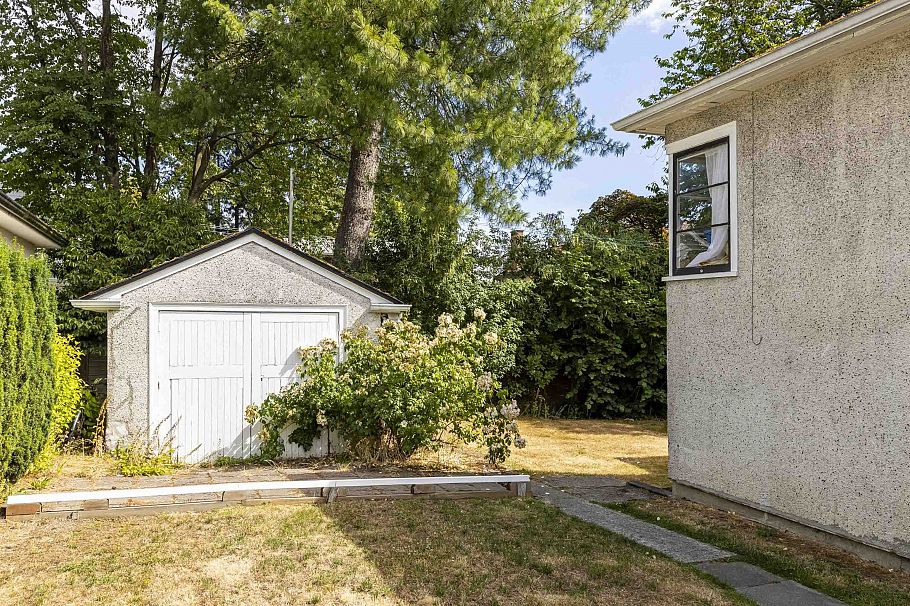 4691 W 5th Avenue Vancouver, BC - 21