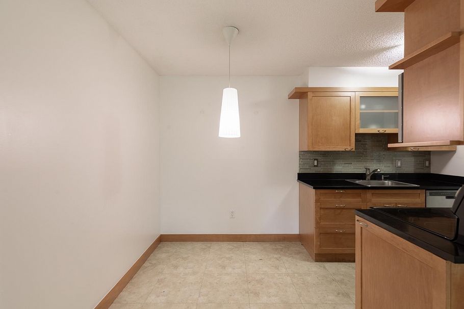 203 3680 W 7th Avenue Vancouver, BC - 4