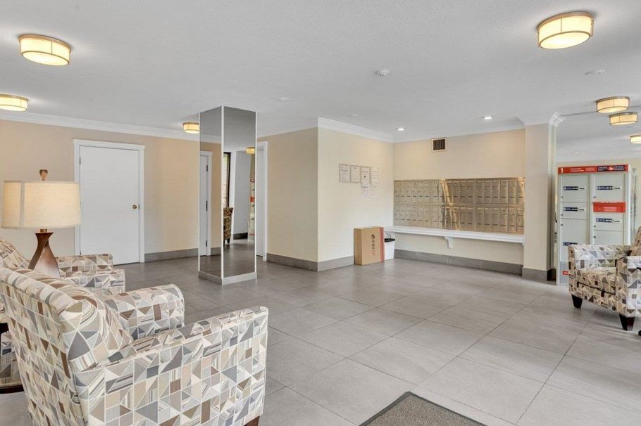 206 2140 Briar Avenue Vancouver, BC - 3