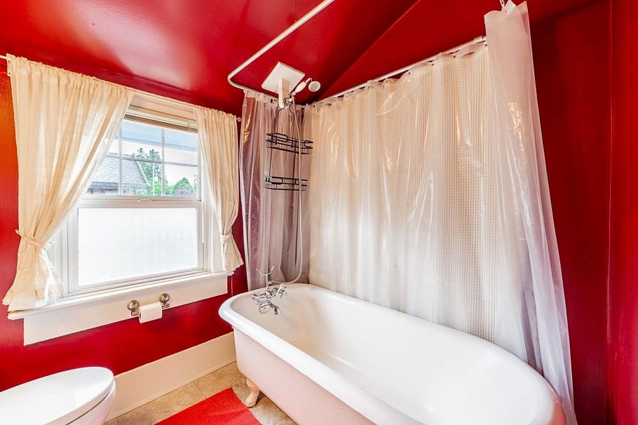 264 W Queens Road North Vancouver, BC - 21