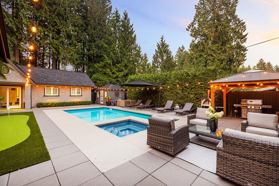 1018 W 19th Street North Vancouver, BC - 37