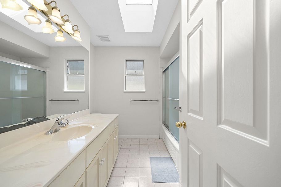 1855 E 53rd Avenue Vancouver, BC - 25