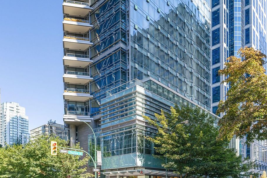 3305 1111 Alberni Street Vancouver, BC - 1