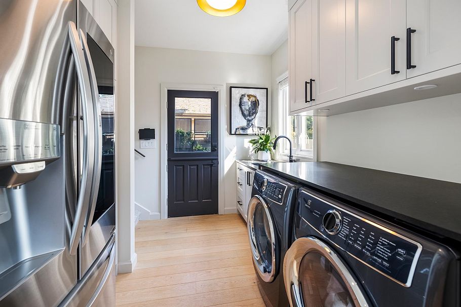 1018 W 19th Street North Vancouver, BC - 20