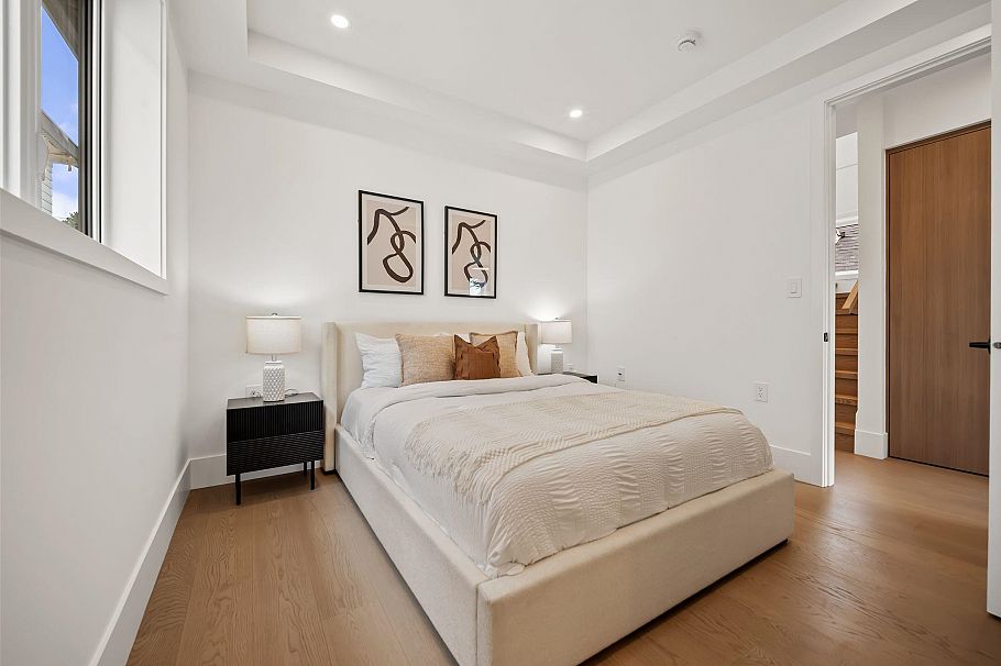 1- 2547 E 2nd Avenue Vancouver, BC - 25