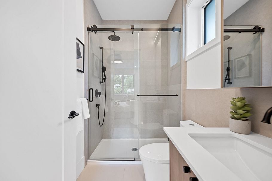 2545 E 2nd Avenue Vancouver, BC - 29