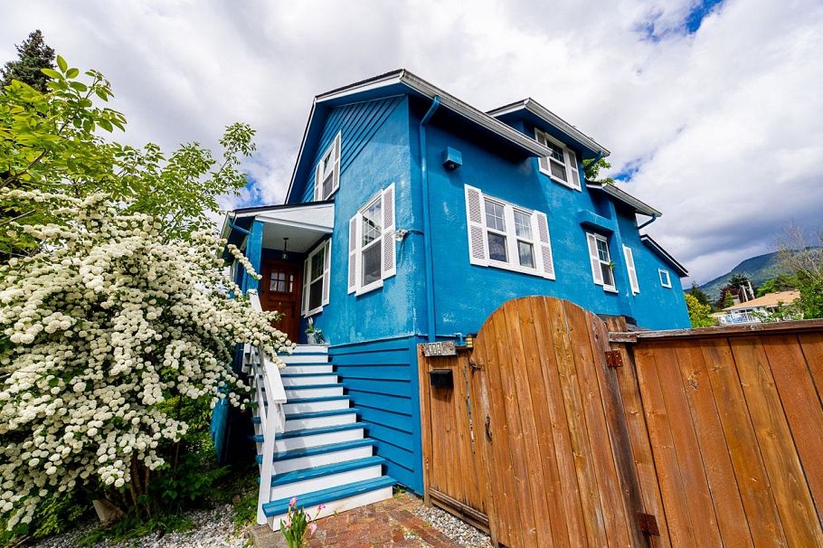 264 W Queens Road North Vancouver, BC - 35