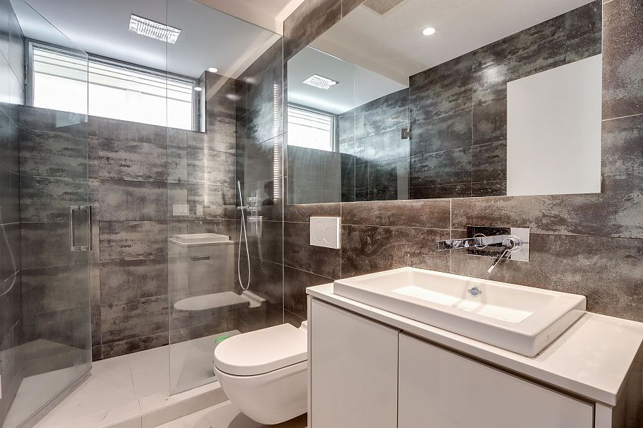 4368 W 15th Avenue Vancouver, BC - 24