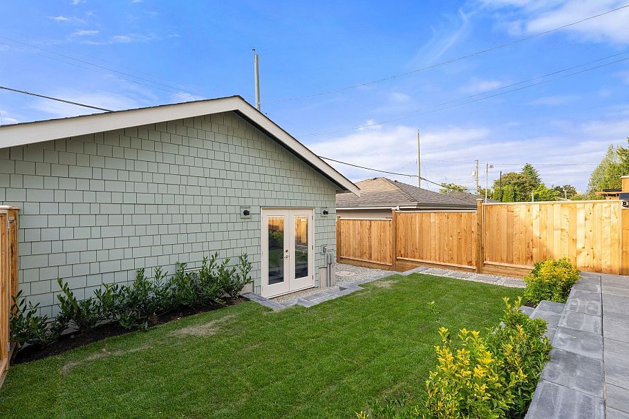 2 2735 Eton Street Vancouver, BC - 34