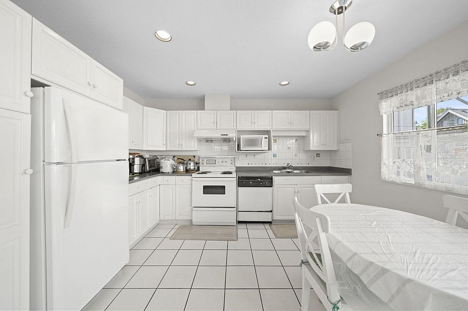 1855 E 53rd Avenue Vancouver, BC - 9