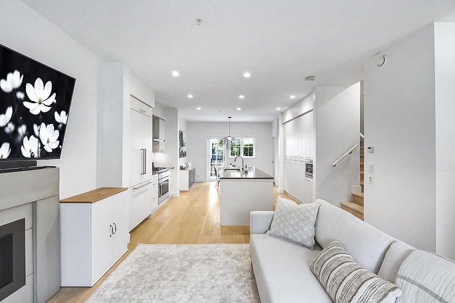 14 1133 Ridgewood Drive North Vancouver, BC - 3