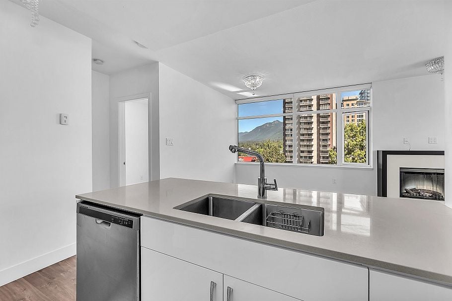 802 158 W 13th Street North Vancouver, BC - 14