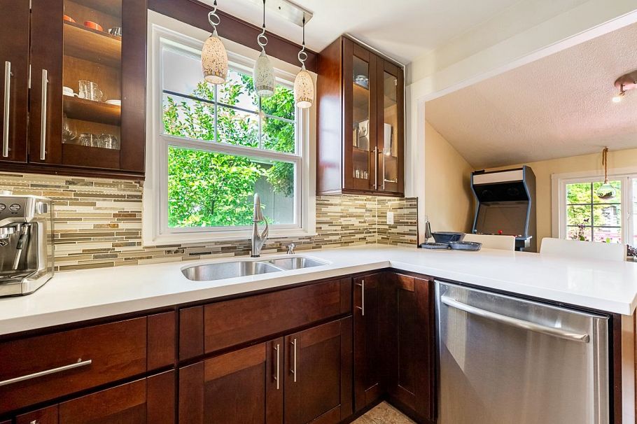 264 W Queens Road North Vancouver, BC - 10