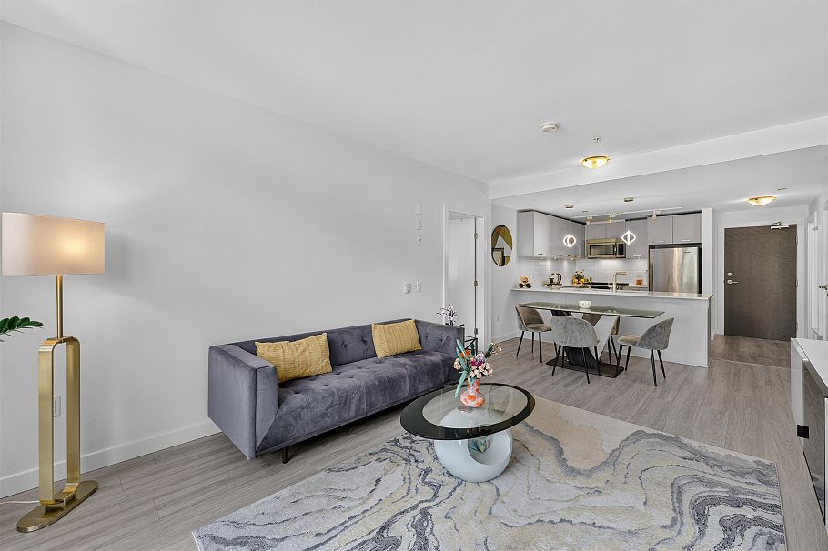 305 1177 Marine Drive North Vancouver, BC - 2