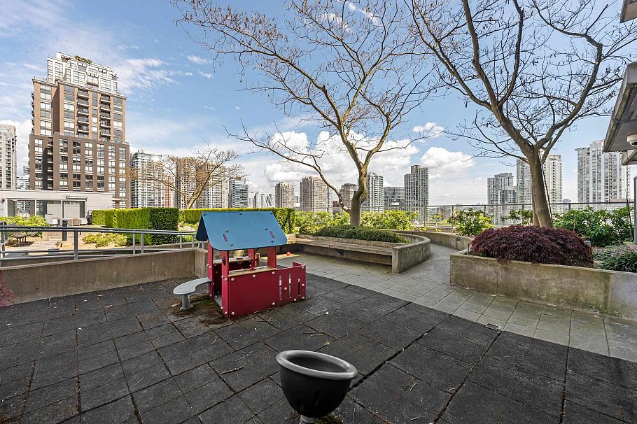 303 1133 Homer Street Vancouver, BC - 37