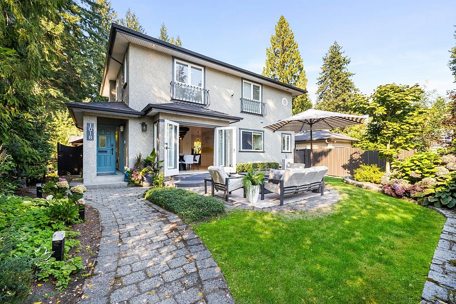 1018 W 19th Street North Vancouver, BC - 26
