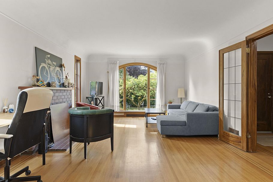 4691 W 5th Avenue Vancouver, BC - 10