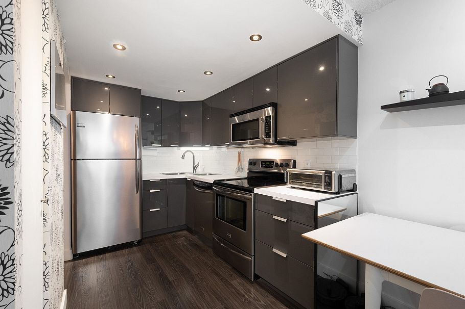 207 1990 W 6th Avenue Vancouver, BC - 13