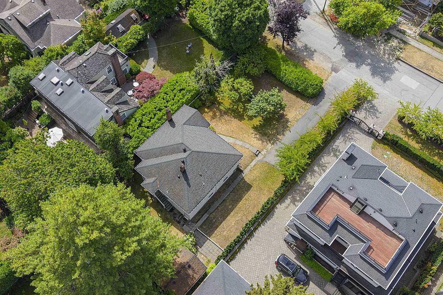 4691 W 5th Avenue Vancouver, BC - 27