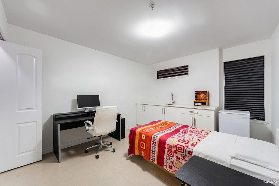 621 E 65th Avenue Vancouver, BC - 22