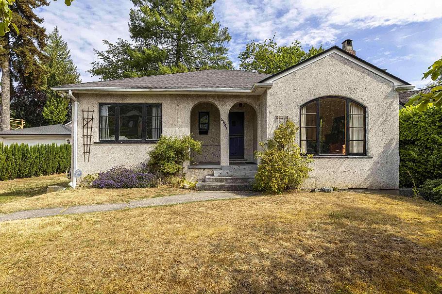 4691 W 5th Avenue Vancouver, BC - 2