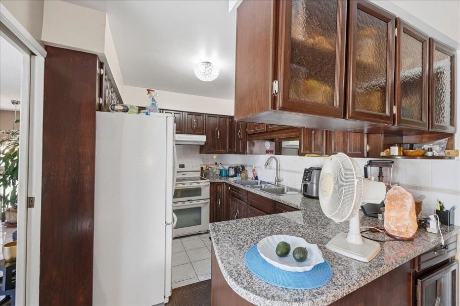 2095 E 31st Avenue Vancouver, BC - 9