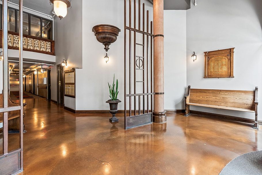 204 2525 Quebec Street Vancouver, BC - 5