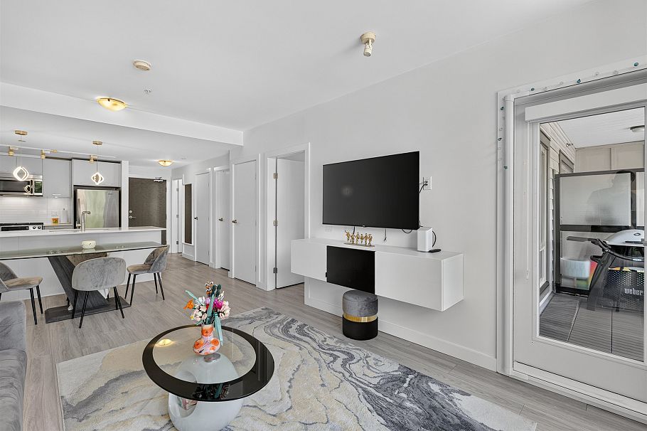 305 1177 Marine Drive North Vancouver, BC - 3