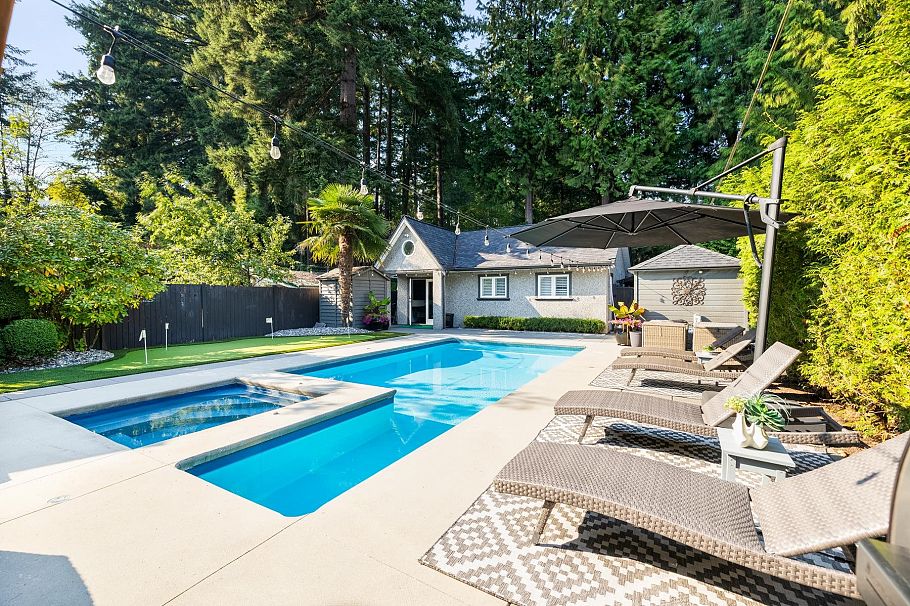 1018 W 19th Street North Vancouver, BC - 29